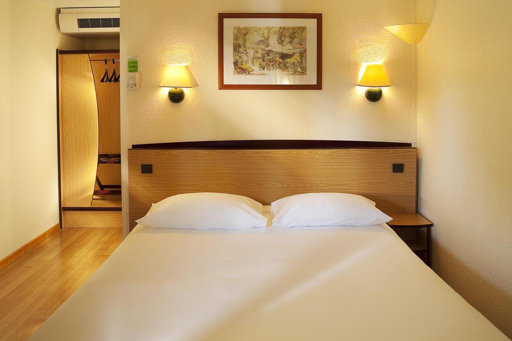 Campanile Prime - Nimes Centre Hotell Exteriör bild