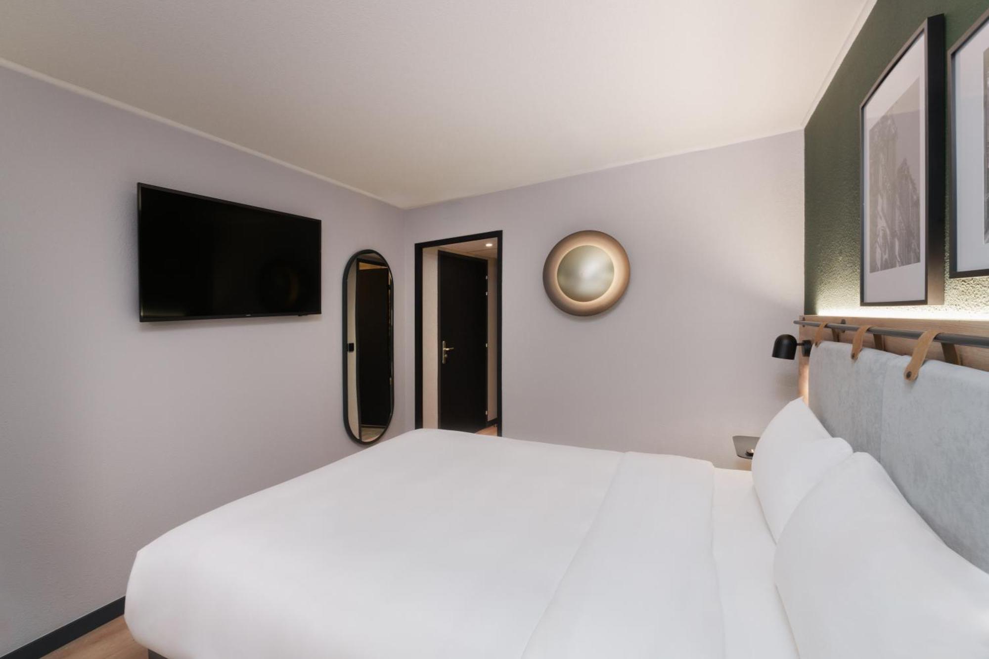 Campanile Prime - Nimes Centre Hotell Rum bild